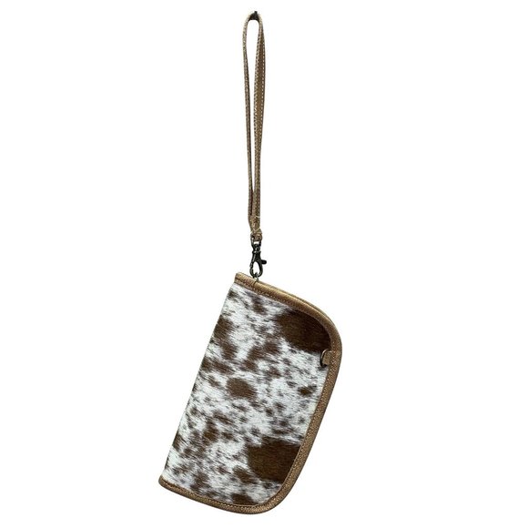 Chloe & Lex Leather Convertible Crossbody Wrist Wallet - Picture 6 of 6